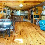 2 Bedroom Beautiful In Holiday home