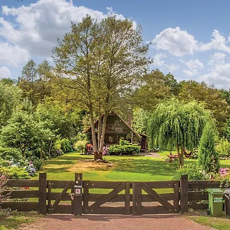 2 Bedroom Beautiful In Casa vacanze Nowe Warpno