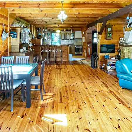 2 Bedroom Beautiful In Holiday home