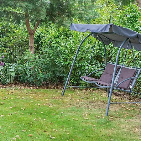 2 Bedroom Beautiful In Holiday home Nowe Warpno