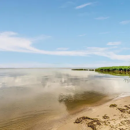 2 Bedroom Beautiful In Casa vacanze Nowe Warpno