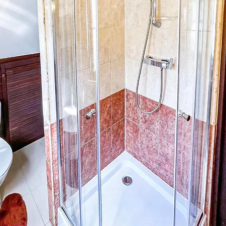 2 Bedroom Beautiful In Дом отдыха