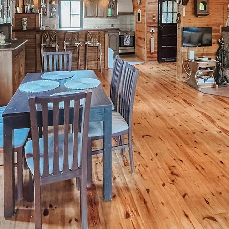2 Bedroom Beautiful In Holiday home *