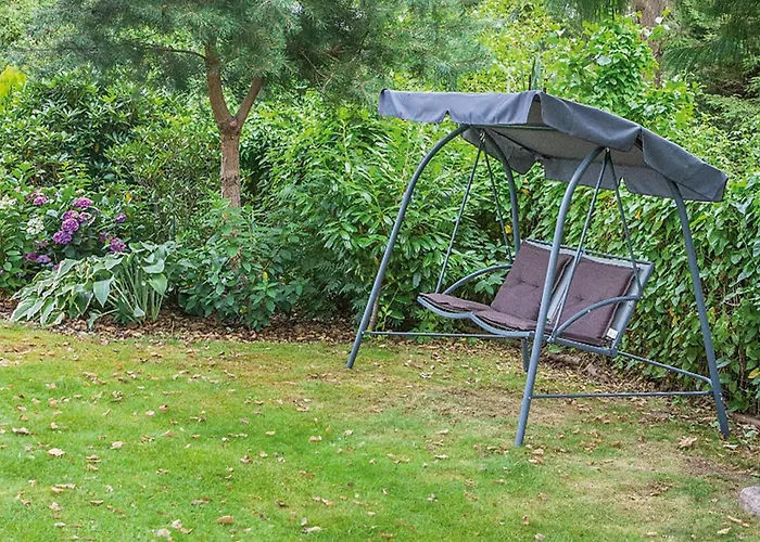 2 Bedroom Beautiful In Casa de Férias Nowe Warpno