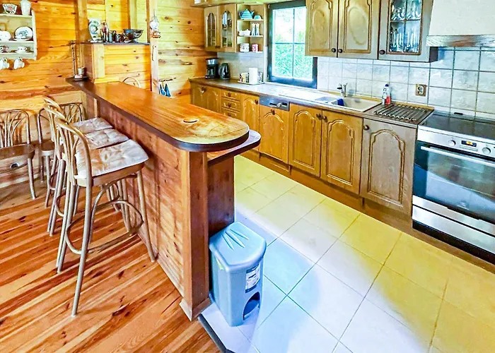 2 Bedroom Beautiful In Casa de Férias *